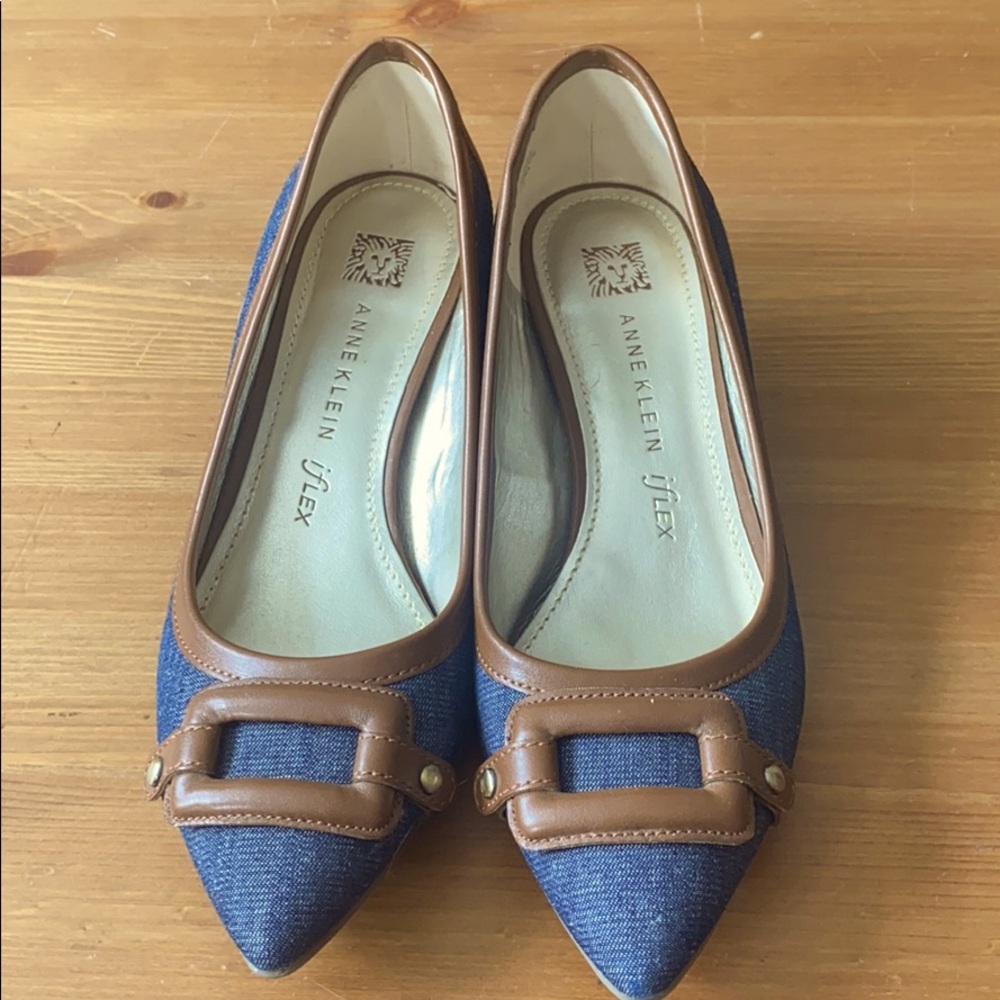Anne Klein iflex kitten heel pumps, size 6.